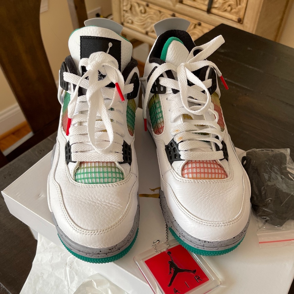 Air Jordan 4 Retro Woman’s Sneakers